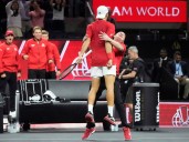 Francisco Cerúndolo le ganó a Holger Rune en la Laver Cup y lo festejó a lo grande: salto, risas y abrazos con André Agassi, al que casi noquea
