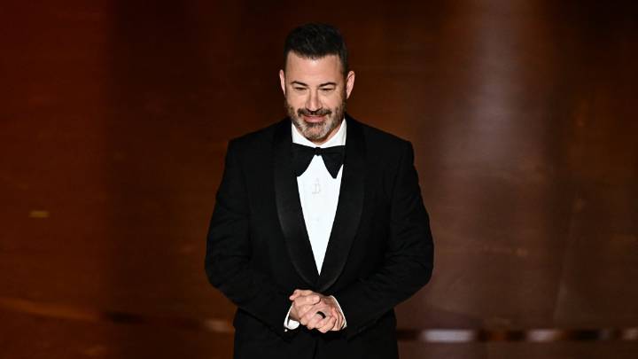 Un desafiante Jimmy kimmel regresa evitando pedir perdón y con ataques a Donald Trump