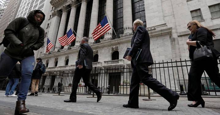 Aumenta tasa de desempleo en agosto al 4.3%, con una anémica creación de empleo