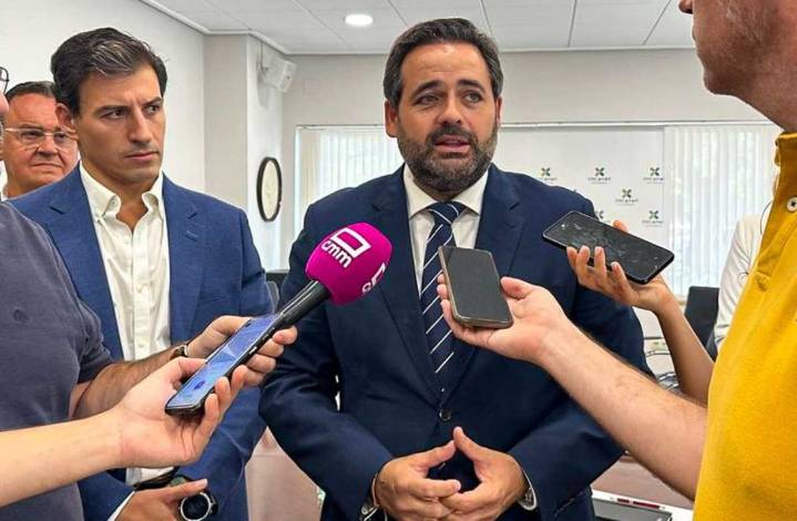 Núñez insiste en una nueva ley de polígonos industriales y más inversión para acoger al sector militar