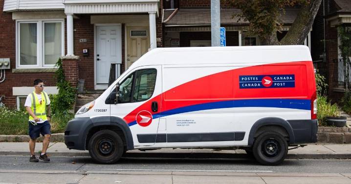 Canada Post union to stop delivering flyers Monday