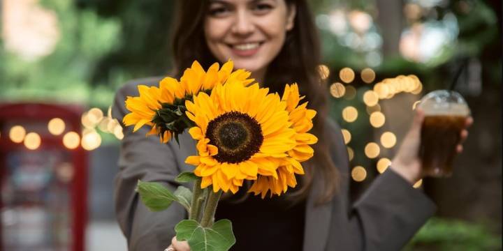 Ventas de flores amarillas se disparan a días del inicio de la primavera: así están los precios en el mercado de Piedra Liza