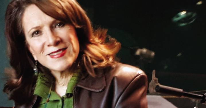 Verónica Ortiz Lawrenz entrega versos germinados en el dolor y la adversidad