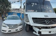 Resultan dos mujeres lesionadas tras choque entre carro y autobús de pasajeros en la Satélite Norte