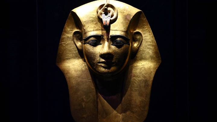 Hunt on for pharaoh's missing 3,000
