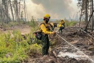 Moisés combatía incendios forestales en los bosques de Hidalgo; ahora lo hace en Canadá