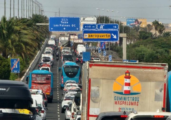 Una triple colisión colapsa la GC-1 a la altura de Marpequeña, Telde