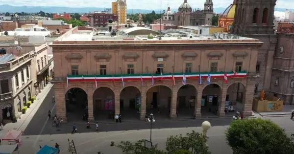 Se inclina Palacio Municipal; anuncian intervención