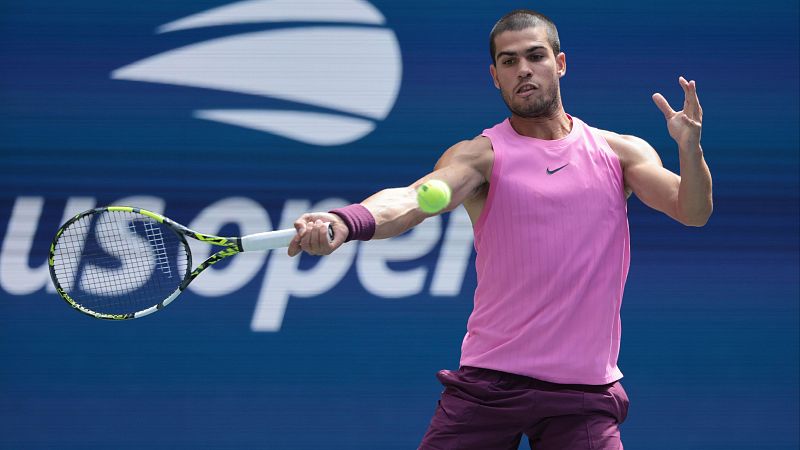 Alcaraz se mide a Djokovic por una plaza en la final del US Open
