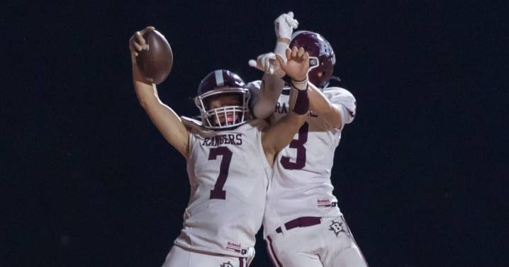 Du Quoin battles Benton in early