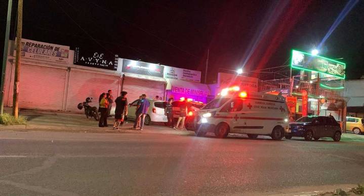 Chocan moto y automóvil al norponiente de Hermosillo