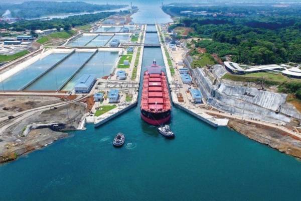 Panamá rechaza tránsito gratuito de buques militares de EEUU por el Canal