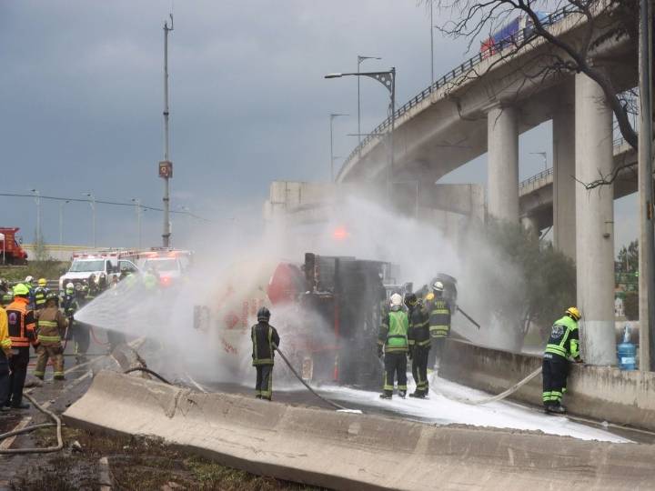 Decesos por explosión de pipa en Iztapalapa sube a 30