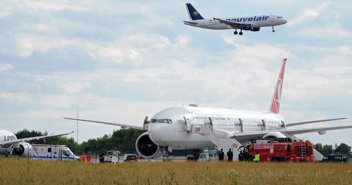 Polish airports shut after Russia strikes on western Ukraine
