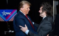En medio de la crisis, Javier Milei pospone hasta mañana su viaje a Estados Unidos para reunirse con Trump