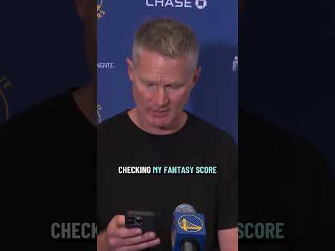 Coach Kerr is all of us 🤣🏈 (via @warriors/TT)
