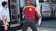 Una chica en una bolsa: una estación de servicio quiso hacerse la graciosa y publicó un video que generó repudio masivo