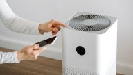 El pequeño aparato eléctrico que no debería faltar en casa si quiere eliminar el polvo y los malos olores sin esfuerzo