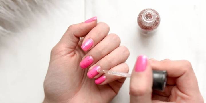 Alerta por esmaltes peligrosos prohibidos en Europa: TPO y DMTA causarían cáncer e infertilidad