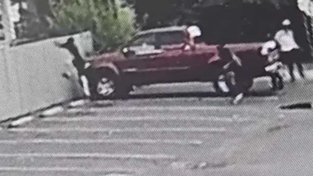Video shows car theft involving teens, police chase down