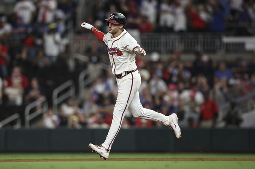 Albies y Olson impulsan a los Bravos a una victoria 4