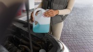 ¿Pierde líquido refrigerante tu coche? Así puedes detectar una fuga antes de que sea grave