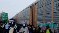 Tren choca vs camión en EdoMex; 8 muertos