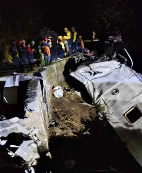 Trágico accidente en la carretera de Choroní deja dos fallecidos y 30 heridos