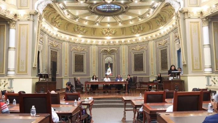 Llevarán a Tribunal Colegiado queja por desecho de amparos contra ley de ciberasedio en Puebla