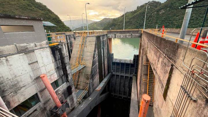 Alertan que bloqueos en El Guavio ponen en riesgo el suministro de energía en Cundinamarca