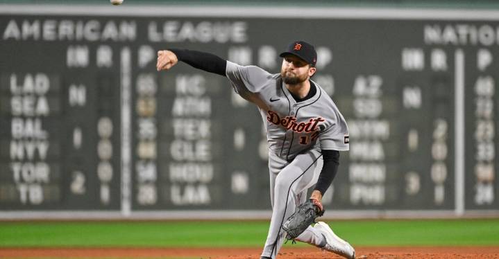 Tigers drop series opener as Red Sox show late