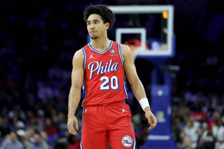 76ers' Jared McCain suffers injury while working out