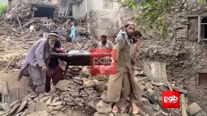 Más de 800 muertos y 2.000 heridos en un terremoto de magnitud 6 al este de Afganistán
