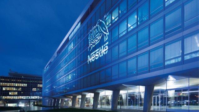 Nestlé cesa a su CEO por mantener una relación amorosa con una subordinada