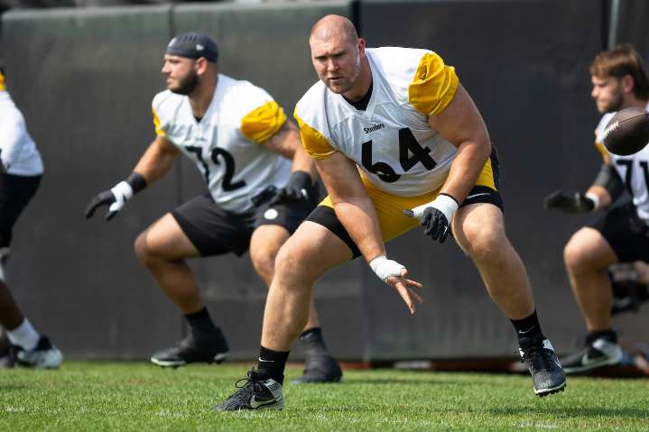 Pittsburgh Steelers offensive lineman suffers knee injury
