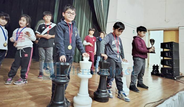 Con éxito realizan tradicional Torneo de Ajedrez 2025 en Liceo Roberto Humeres
