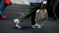 Las 'sneakers' que abandera Rosalía, ahora al 50%: dónde conseguir este calzado desde 30€