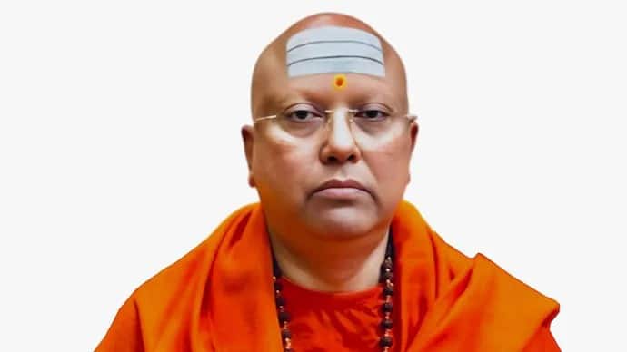 'Come to my room, will take you abroad': Swami Chaitanyananda Saraswati's messages to young women surface