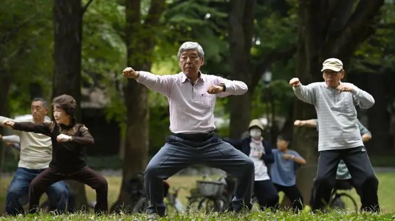Japón establece un nuevo hito global con su récord de centenarios ¡Un asombroso logro que destaca la longevidad!