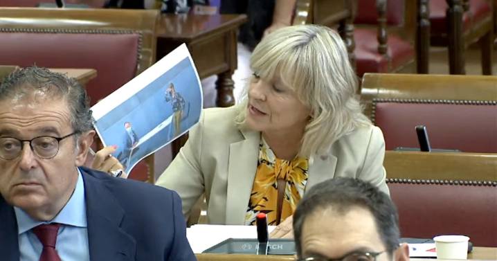 Llamadas de atención y una imagen comprometida: así ha sido el inicio de la comparecencia de Chivite