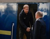 El príncipe Harry realiza una visita sorpresa a Kiev y promete ayudar a los miles de heridos en la guerra de Ucrania