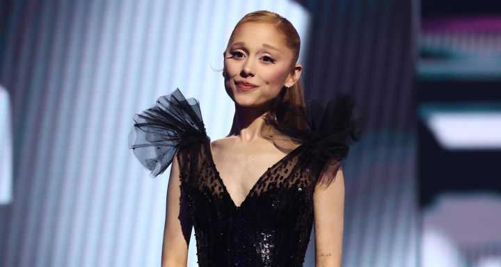 Ariana Grande Changes Into Second Dress to Present Mariah Carey with Video Vanguard Award at MTV VMAs 2025 | 2025 MTV VMAs, Ariana Grande, Mariah Carey, MTV VMAs | Just Jared: Celebrity News and Gossi