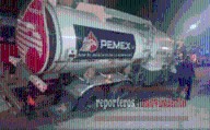 PIPA DE PEMEX CAYÓ EN UN SOCAVÓN EN REPARACIÓN EN LA CDMX