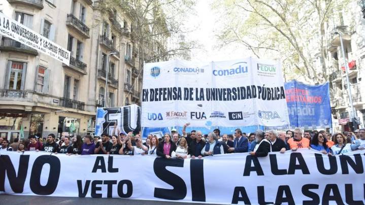 Ricardo Manetti, decano de la Facultad de Filosofía y Letras (UBA): "No hay que bajar los brazos"