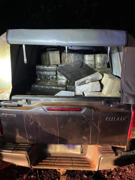 Incautaron camioneta con 1,2 toneladas de marihuana tras una persecución