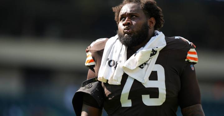 Browns lose O-line starter to season