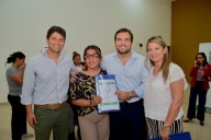 Orán: Entrega de escrituras y firmas de documentos de propiedades de terrenos