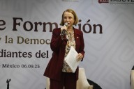 Presidenta del Senado invita a los jóvenes a participar en la transformación del país
