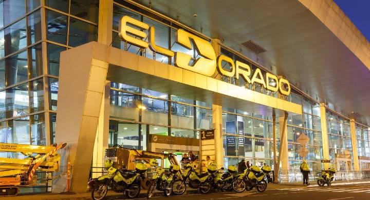 Cinco controladores suspendidos por escándalo en la torre de control de El Dorado