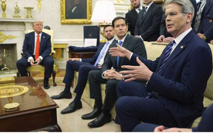 El gabinete de Trump dividido entre técnicos y MAGA por el préstamo a la Argentina